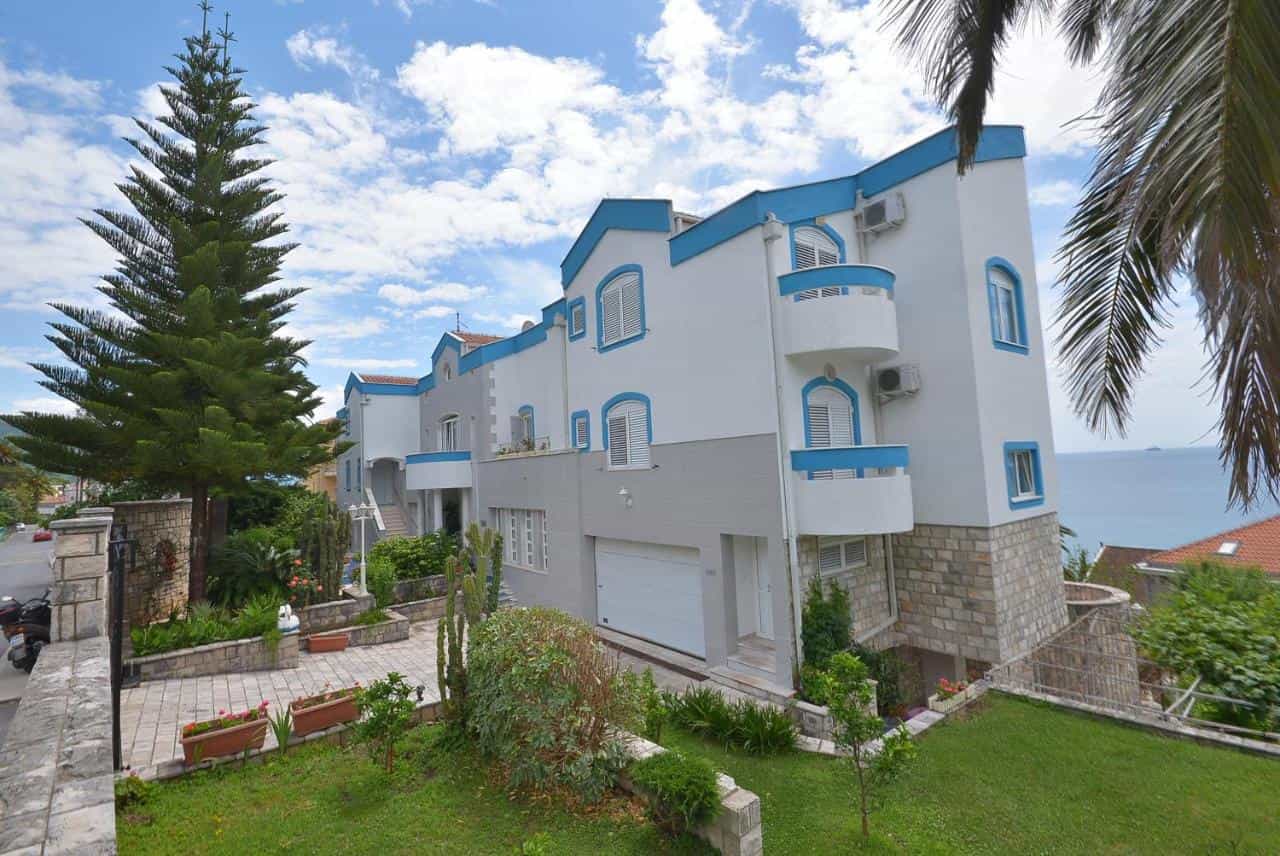 Hotel Vila Margot in Herceg Novi with white and blue facade overlooking the sea.